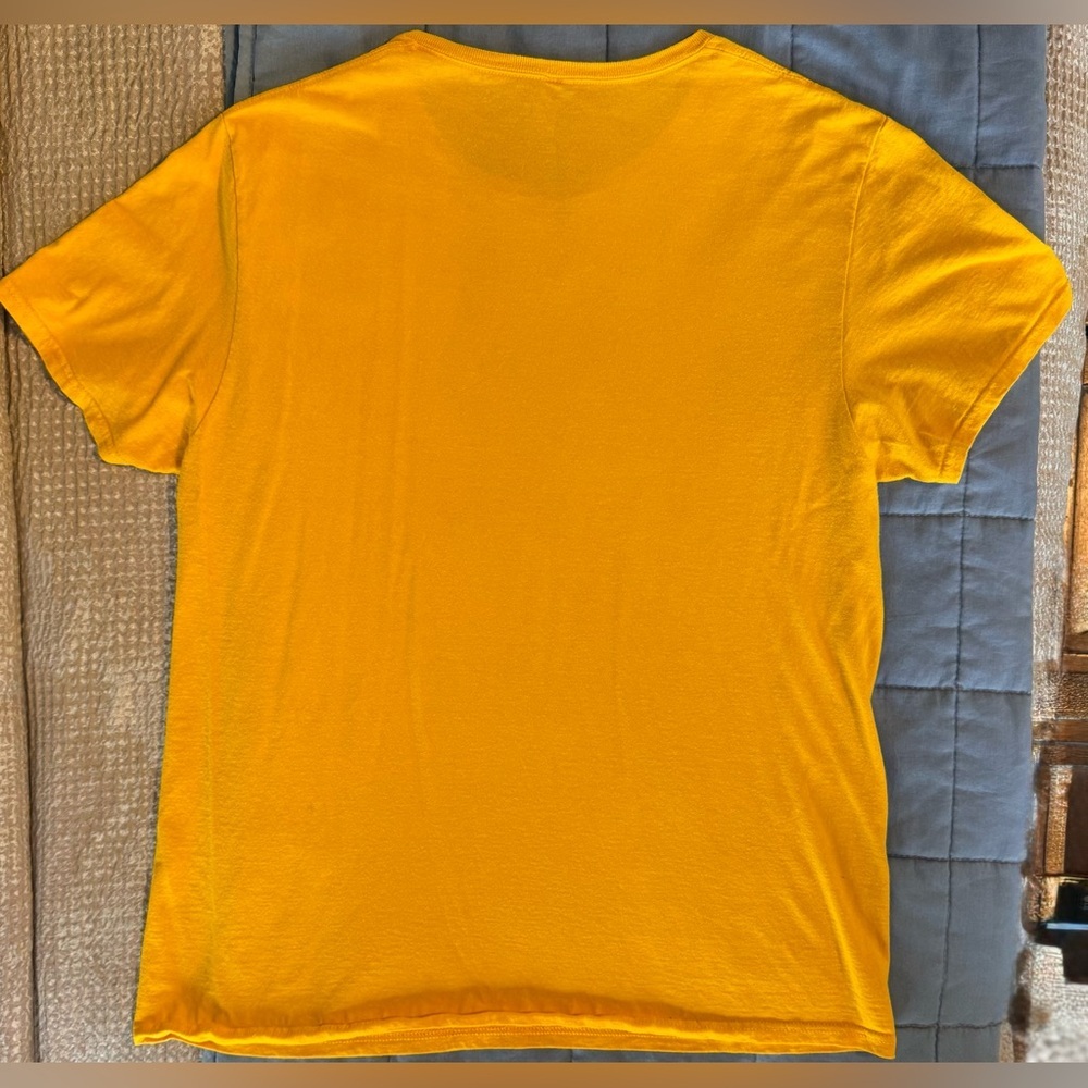 💅 Golden Girls Stay Golden Mustard Graphic Tee Size Large - Picture 7 of 8